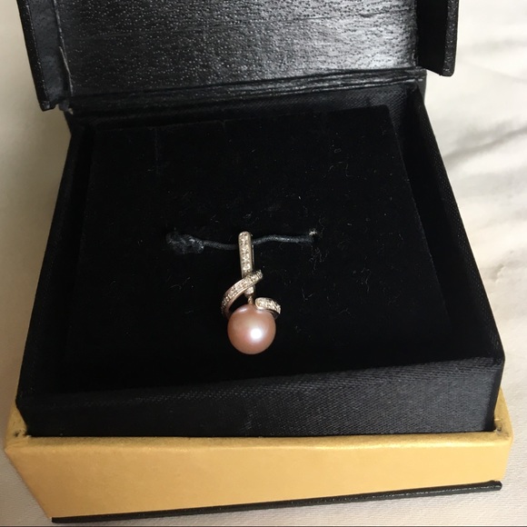 Creamy Light Pink Pearl Necklace w/ Diamonds/14k G - Picture 2 of 4
